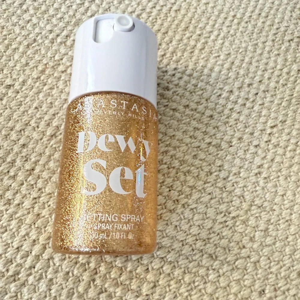 New Anastasia Dewy Set setting spray